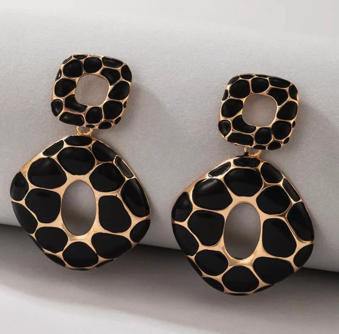 Geometric black earrings