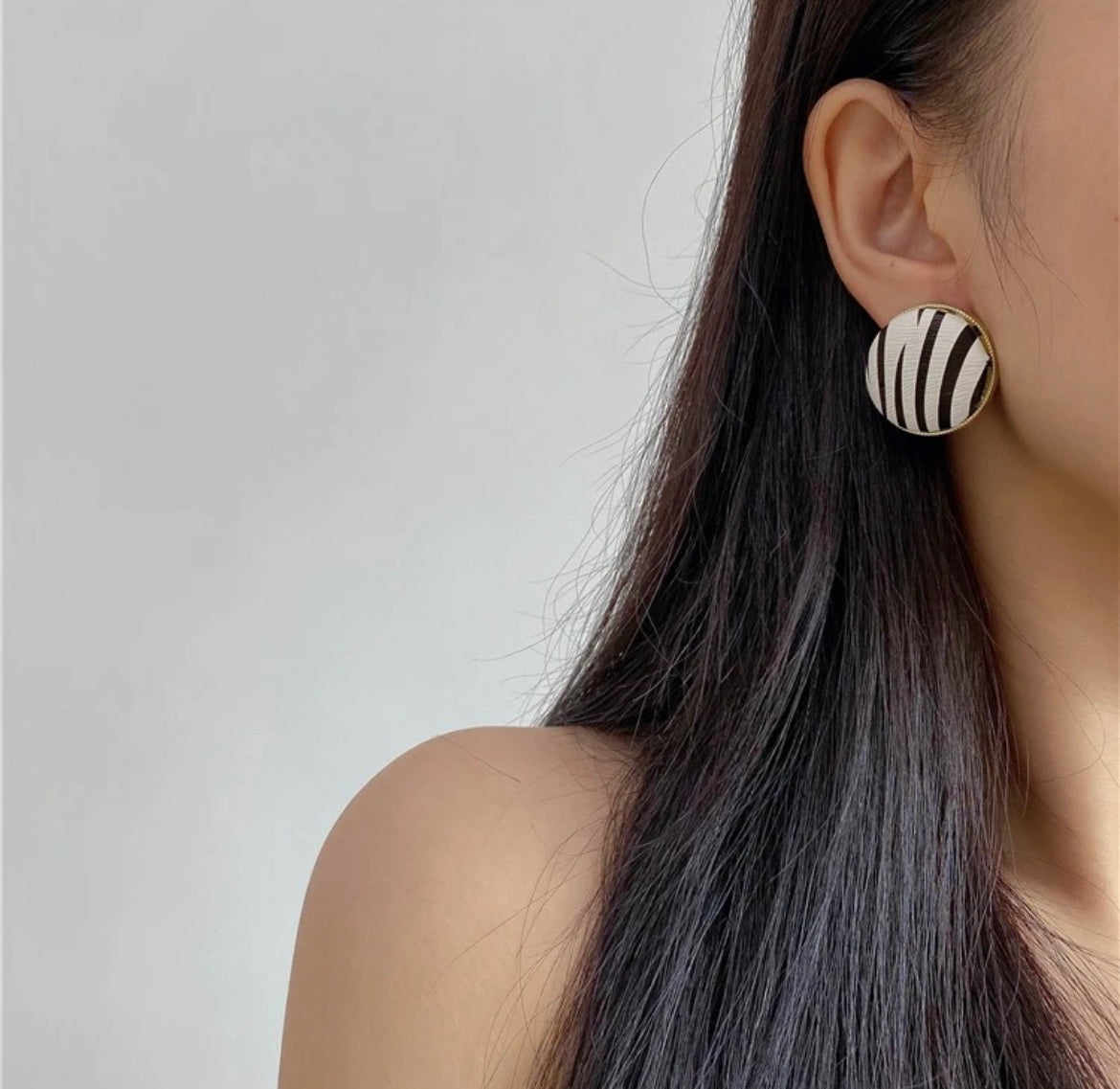 Zebra round earrings